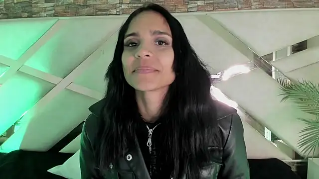 sophie pariss online show from 12-20-25, 02:58