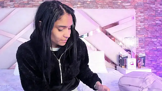 sophie pariss online show from 10-13-25, 02:02