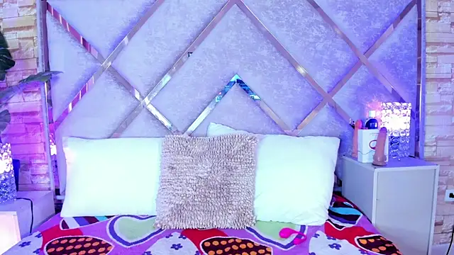 sophie pariss online show from 11-14-25, 02:15