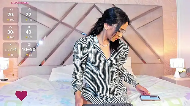 Snapshot of sophie_pariss chatting on 06-06-26, 02:17 sophie pariss online show from 06-06-26, 02:17