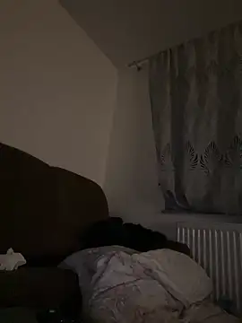 Snapshot of FROL83 chatting on 03-30-26, 08:32 FROL83 online show from 03-30-26, 08:32