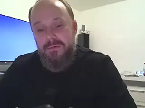Snapshot of FROL83 chatting on 04-21-26, 06:14 FROL83 online show from 04-21-26, 06:14