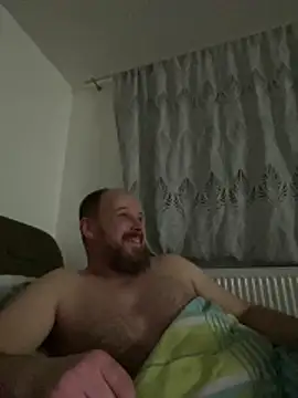 Snapshot of FROL83 chatting on 04-04-26, 07:42 FROL83 online show from 04-04-26, 07:42