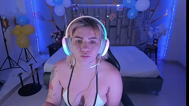 AlessiaDouce online show from 09-30-25, 04:07