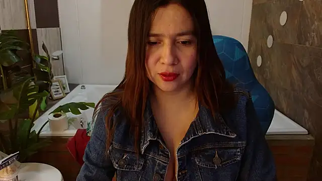 Snapshot of Heidy_Wells chatting on 03-16-26, 12:42 Heidy Wells online show from 03-16-26, 12:42