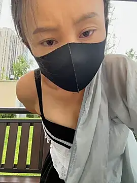 Snapshot of moneymaker_taipei chatting on 10-05-25, 02:35 moneymaker taipei online show from 10-05-25, 02:35