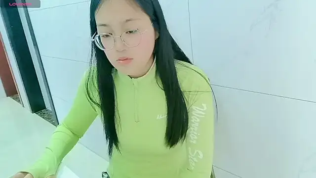 luoxuwen online show from 02-28-25, 07:37