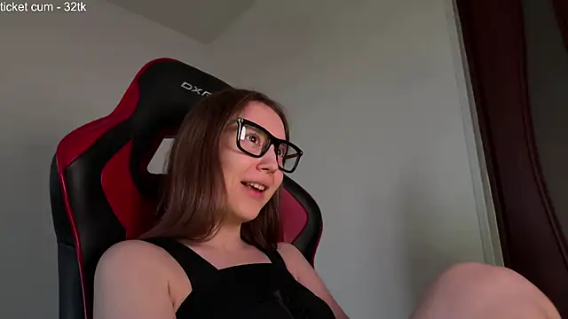 Snapshot of oypo chatting on 10-20-25, 02:06 oypo online show from 10-20-25, 02:06