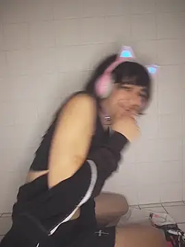 Snapshot of egirl711 chatting on 12-05-25, 08:17 egirl711 online show from 12-05-25, 08:17