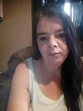 Snapshot of Hornyparratjie chatting on 04-21-26, 01:17 Hornyparratjie online show from 04-21-26, 01:17