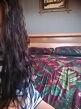 Snapshot of Hornyparratjie chatting on 05-15-26, 10:57 Hornyparratjie online show from 05-15-26, 10:57