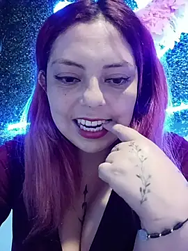 Snapshot of madelaine- chatting on 07-09-26, 06:29 madelaine- online show from 07-09-26, 06:29