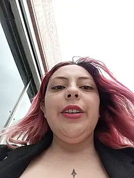 Snapshot of madelaine- chatting on 07-15-26, 06:04 madelaine- online show from 07-15-26, 06:04