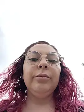 Snapshot of madelaine- chatting on 07-23-26, 06:15 madelaine- online show from 07-23-26, 06:15