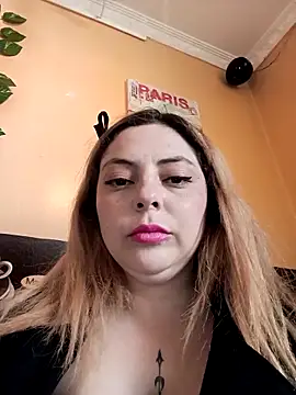 Snapshot of madelaine- chatting on 04-30-26, 08:57 madelaine- online show from 04-30-26, 08:57