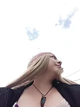 Snapshot of madelaine- chatting on 05-28-26, 07:53 madelaine- online show from 05-28-26, 07:53