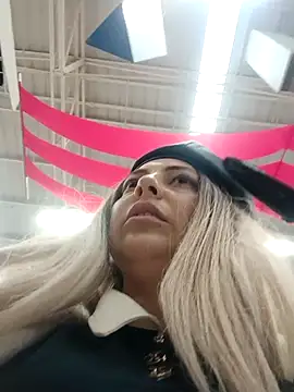 madelaine- online show from 10-11-25, 08:10