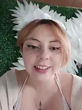 Snapshot of madelaine- chatting on 05-08-26, 07:50 madelaine- online show from 05-08-26, 07:50