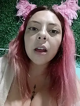 Snapshot of madelaine- chatting on 07-10-26, 06:30 madelaine- online show from 07-10-26, 06:30
