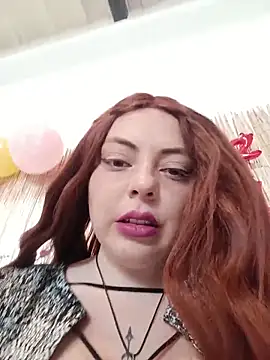 Snapshot of madelaine- chatting on 05-20-26, 07:00 madelaine- online show from 05-20-26, 07:00