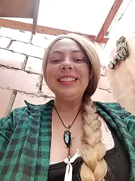 Snapshot of madelaine- chatting on 05-29-26, 04:24 madelaine- online show from 05-29-26, 04:24