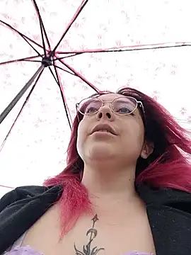 Snapshot of madelaine- chatting on 07-18-26, 06:27 madelaine- online show from 07-18-26, 06:27
