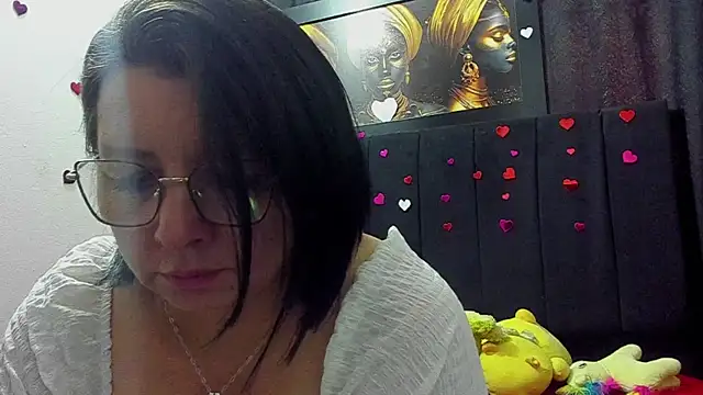 Snapshot of Evaaross_2345 chatting on 06-11-26, 01:30 Evaaross 2345 online show from 06-11-26, 01:30