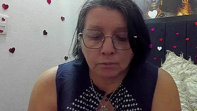 Snapshot of Evaaross_2345 chatting on 05-19-26, 08:16 Evaaross 2345 online show from 05-19-26, 08:16