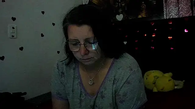 Snapshot of Evaaross_2345 chatting on 06-26-26, 01:17 Evaaross 2345 online show from 06-26-26, 01:17