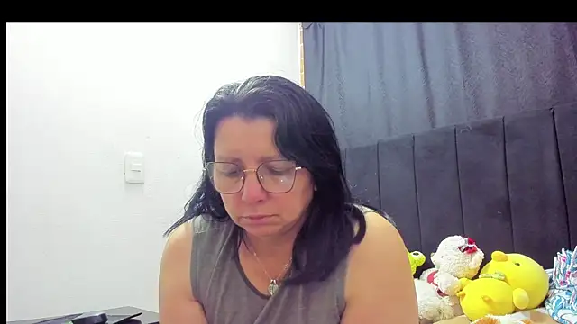 Evaaross 2345 online show from 12-17-25, 11:37