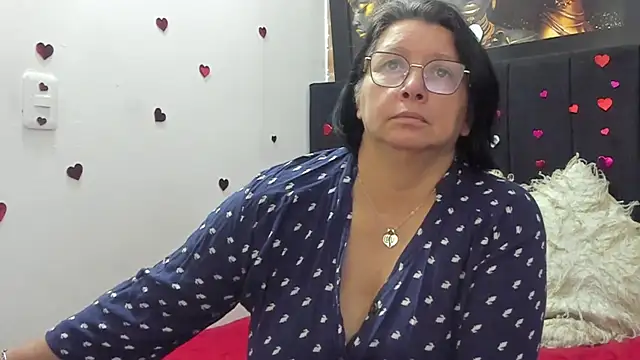 Snapshot of Evaaross_2345 chatting on 04-24-26, 03:25 Evaaross 2345 online show from 04-24-26, 03:25