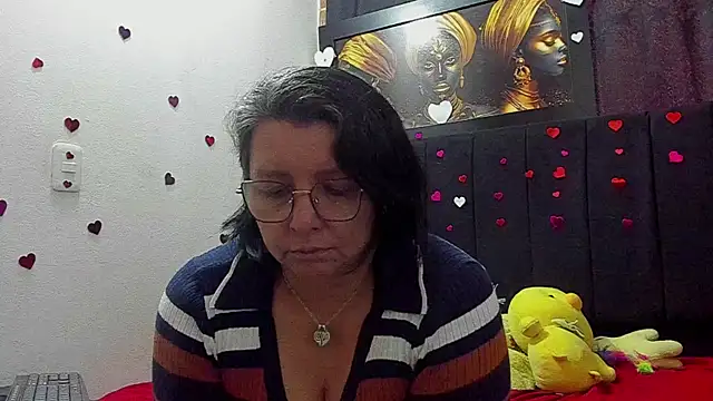 Snapshot of Evaaross_2345 chatting on 06-09-26, 02:18 Evaaross 2345 online show from 06-09-26, 02:18