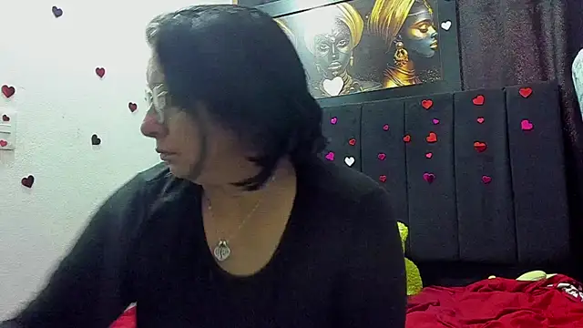 Snapshot of Evaaross_2345 chatting on 06-20-26, 01:05 Evaaross 2345 online show from 06-20-26, 01:05
