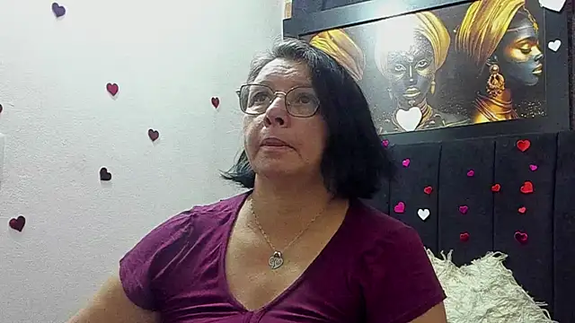 Snapshot of Evaaross_2345 chatting on 05-31-26, 01:39 Evaaross 2345 online show from 05-31-26, 01:39
