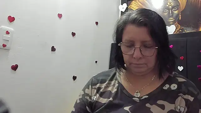 Snapshot of Evaaross_2345 chatting on 05-06-26, 06:23 Evaaross 2345 online show from 05-06-26, 06:23