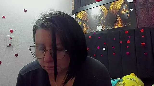 Snapshot of Evaaross_2345 chatting on 06-12-26, 02:15 Evaaross 2345 online show from 06-12-26, 02:15