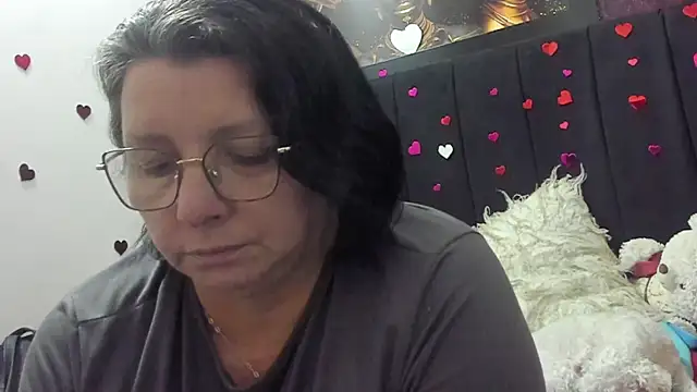 Snapshot of Evaaross_2345 chatting on 05-16-26, 04:28 Evaaross 2345 online show from 05-16-26, 04:28