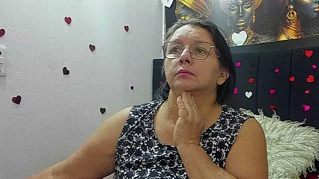 Snapshot of Evaaross_2345 chatting on 05-20-26, 07:44 Evaaross 2345 online show from 05-20-26, 07:44