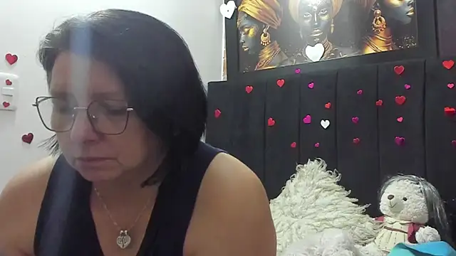 Snapshot of Evaaross_2345 chatting on 05-01-26, 01:16 Evaaross 2345 online show from 05-01-26, 01:16