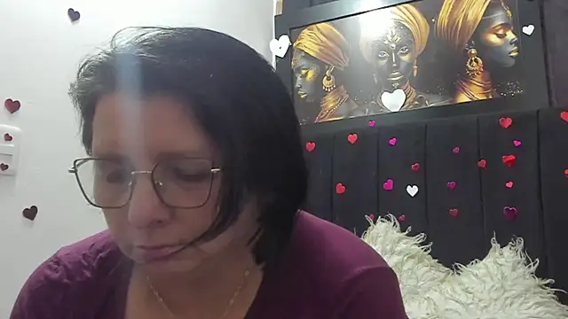 Snapshot of Evaaross_2345 chatting on 04-20-26, 01:45 Evaaross 2345 online show from 04-20-26, 01:45