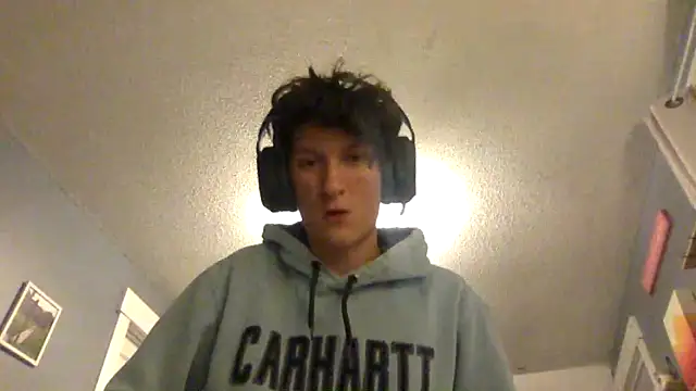 Snapshot of KittingGrappler chatting on 11-11-25, 02:28 KittingGrappler online show from 11-11-25, 02:28