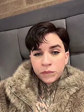 Snapshot of AliceShazaham_ chatting on 06-19-26, 06:52 AliceShazaham online show from 06-19-26, 06:52