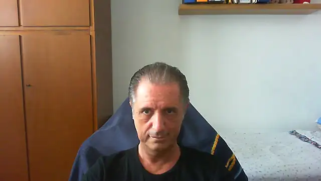 Snapshot of lliuk70mi chatting on 06-08-26, 11:33 lliuk70mi online show from 06-08-26, 11:33