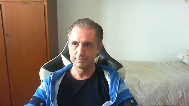 Snapshot of lliuk70mi chatting on 05-06-26, 12:53 lliuk70mi online show from 05-06-26, 12:53