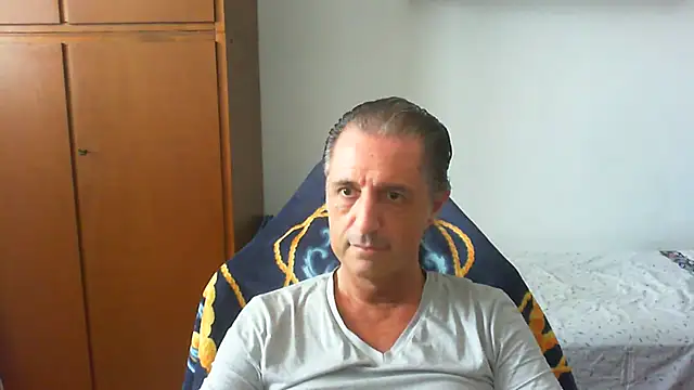 Snapshot of lliuk70mi chatting on 06-06-26, 01:38 lliuk70mi online show from 06-06-26, 01:38