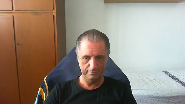 Snapshot of lliuk70mi chatting on 06-15-26, 12:38 lliuk70mi online show from 06-15-26, 12:38