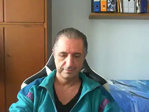 Snapshot of lliuk70mi chatting on 12-15-24, 01:22 lliuk70mi online show from 12-15-24, 01:22