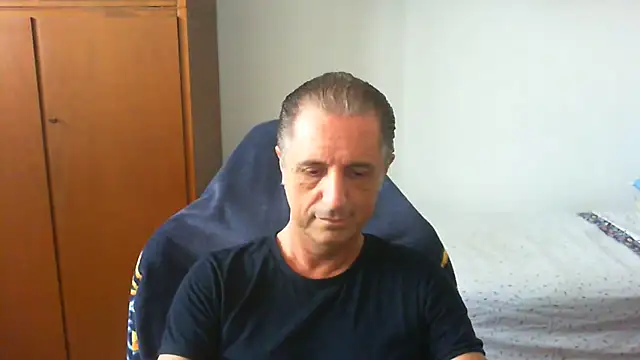 Snapshot of lliuk70mi chatting on 06-01-26, 12:05 lliuk70mi online show from 06-01-26, 12:05