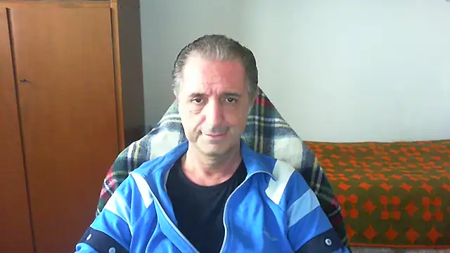 Snapshot of lliuk70mi chatting on 05-10-26, 12:42 lliuk70mi online show from 05-10-26, 12:42