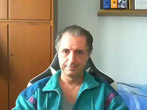 Snapshot of lliuk70mi chatting on 03-10-25, 01:00 lliuk70mi online show from 03-10-25, 01:00